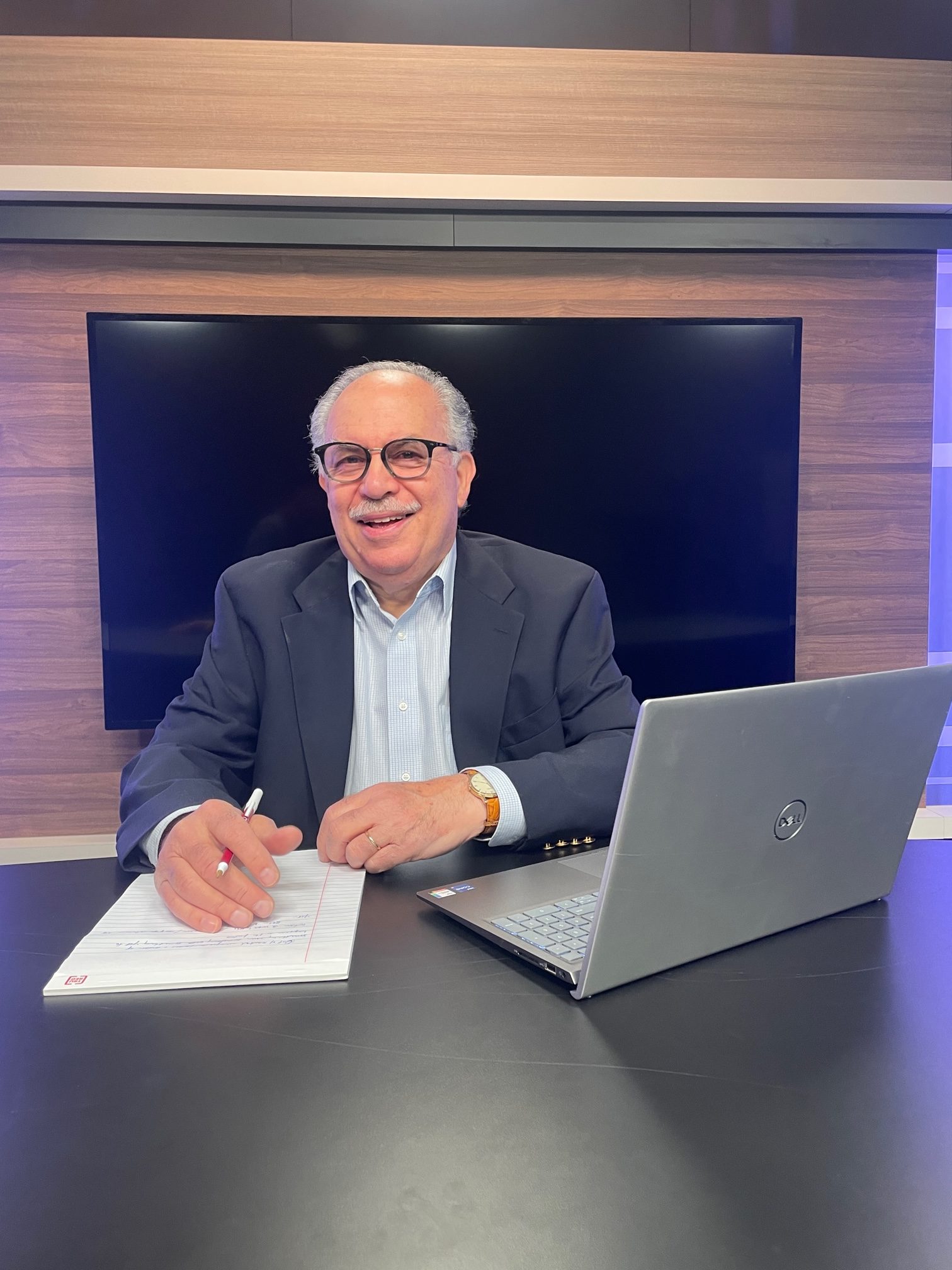 Eli Amdur at his desk in the newsroom