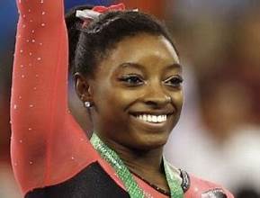 Simone Biles pho